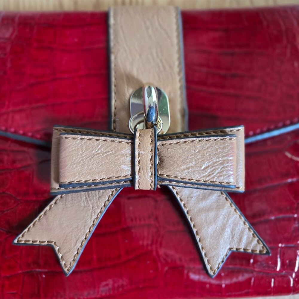 Red Faux Croc Envelope Clutch Purse w/ Bow Accent & Chain Strap Evening Bag - Picture 2 of 7